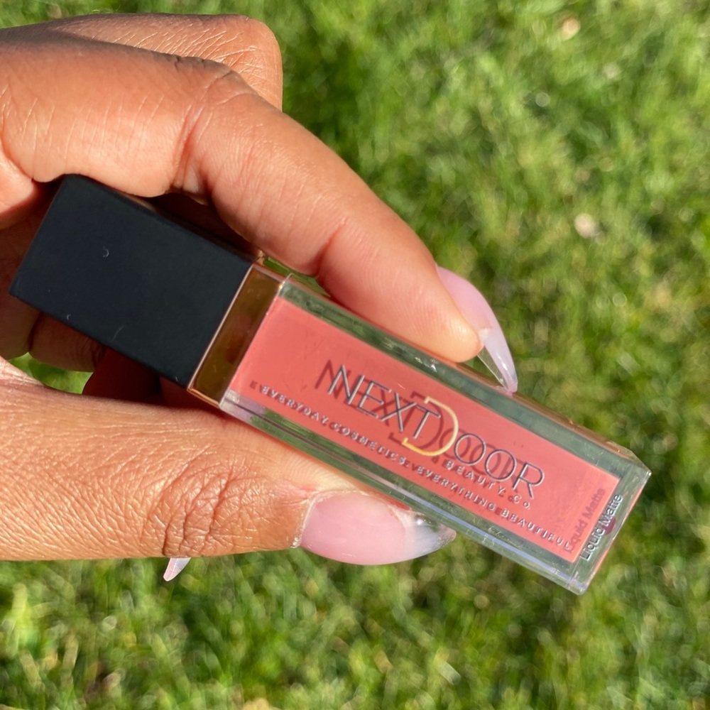 Liquid matte lipstick